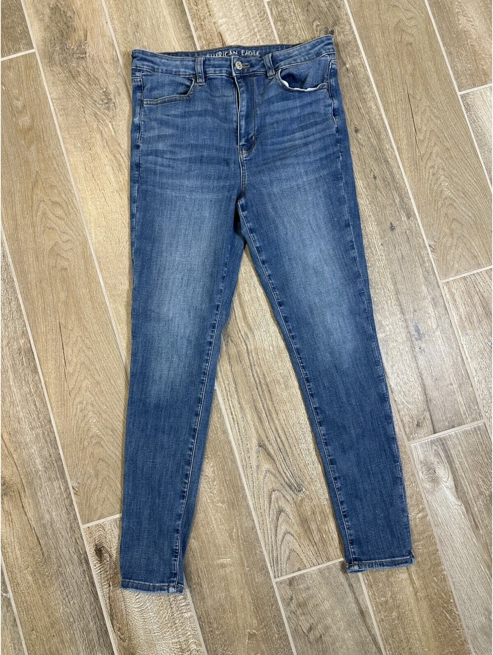 American Eagle Super High Rise Begging Blue Jeans Women’s 12 Long -005-